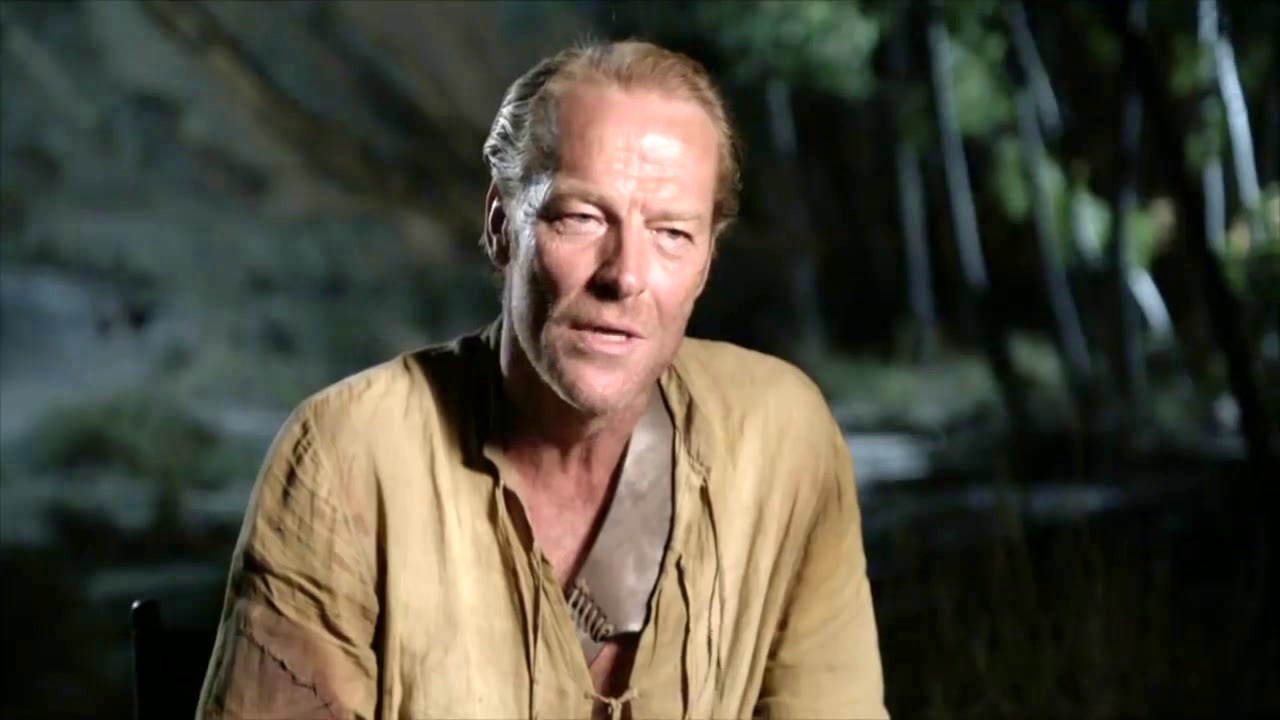 Game of Thrones: Putting Daenerys First (Featurette)