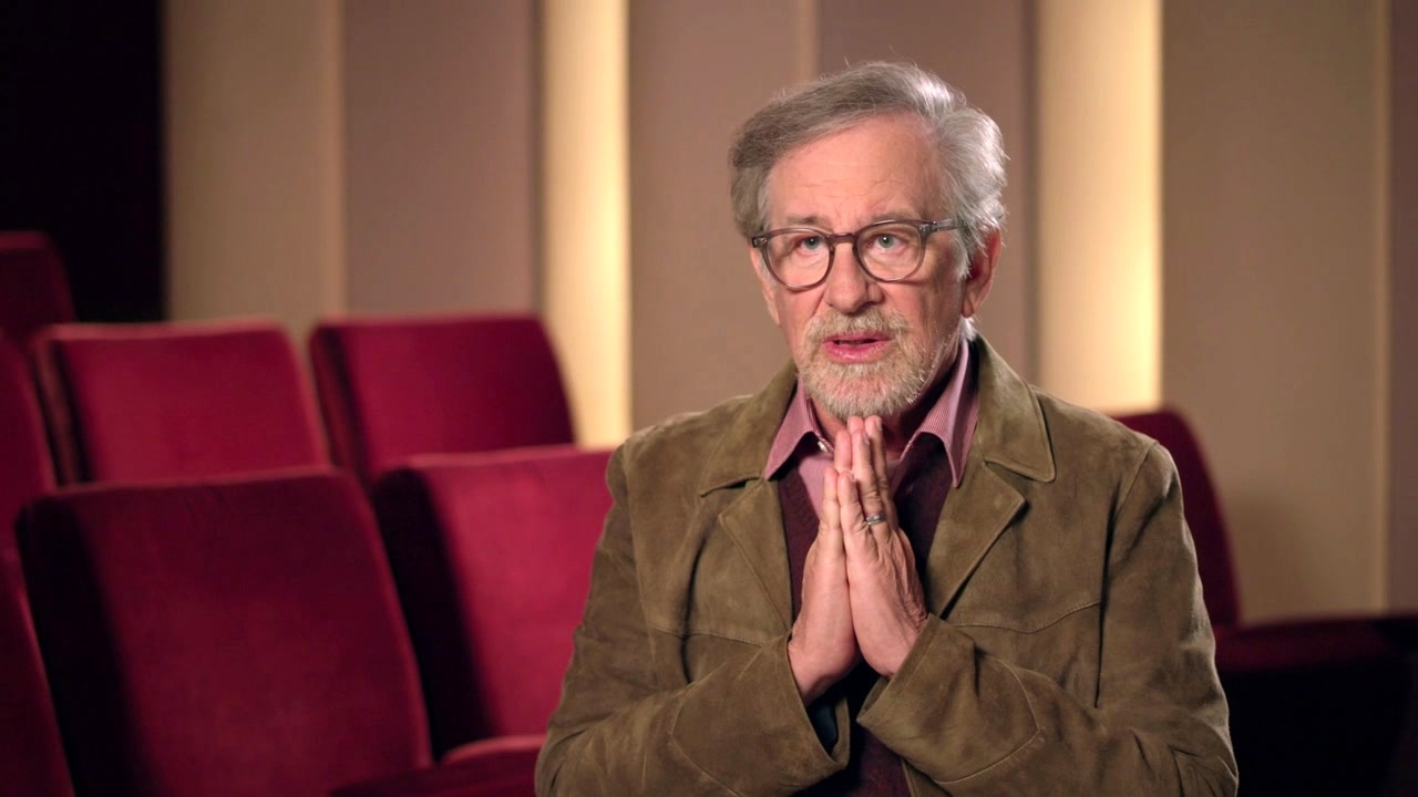 Jurassic World: Fallen Kingdom: Steven Spielberg On Michael Crichton Making Dinosaurs In The World