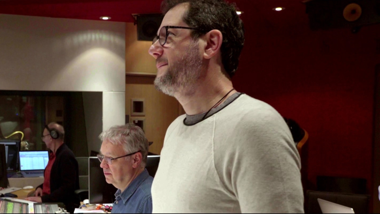 Jurassic World: Fallen Kingdom: Giacchino Bayona (Featurette)