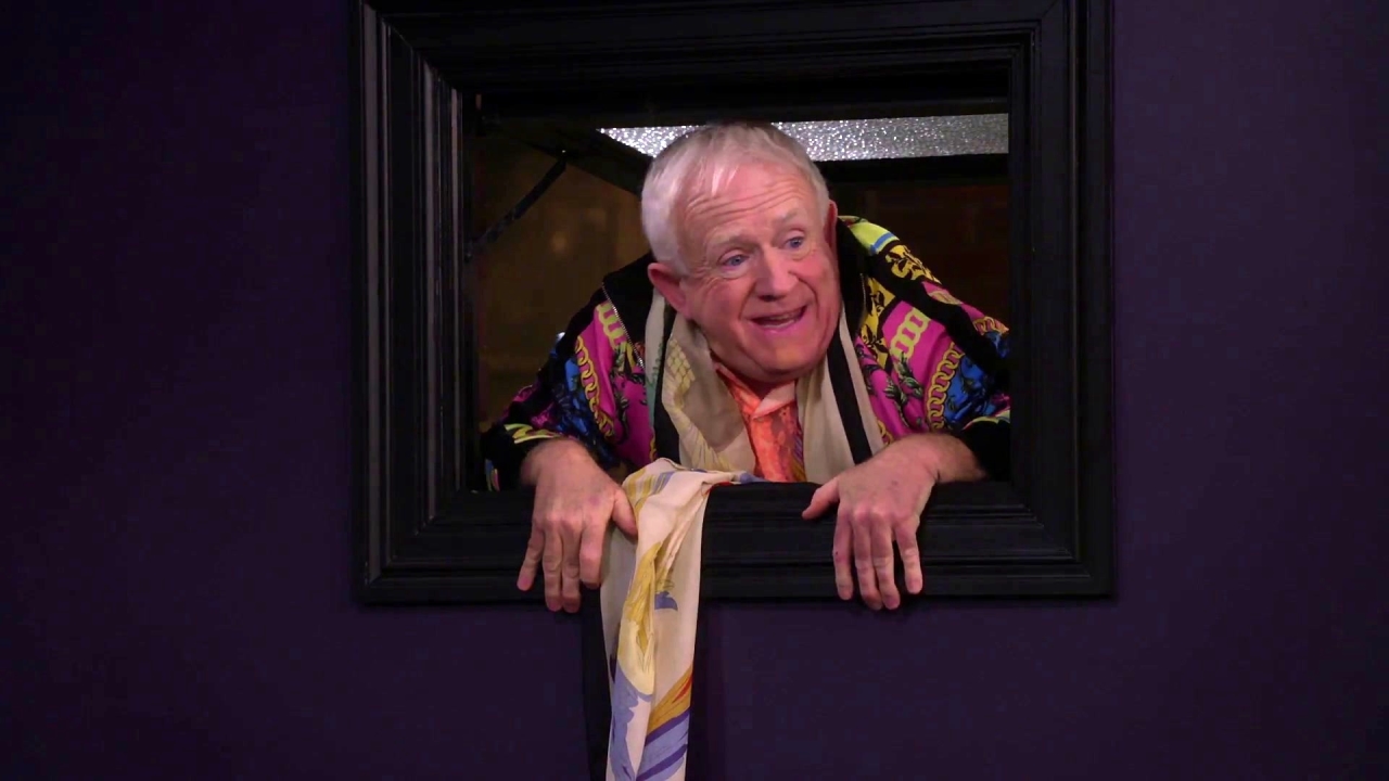 The Cool Kids: Sid Sneaks Into The Bathroom