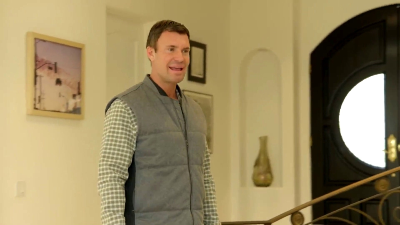 Flipping Out: Jeff And Gage Deal With A 'Crazy' Neighbor