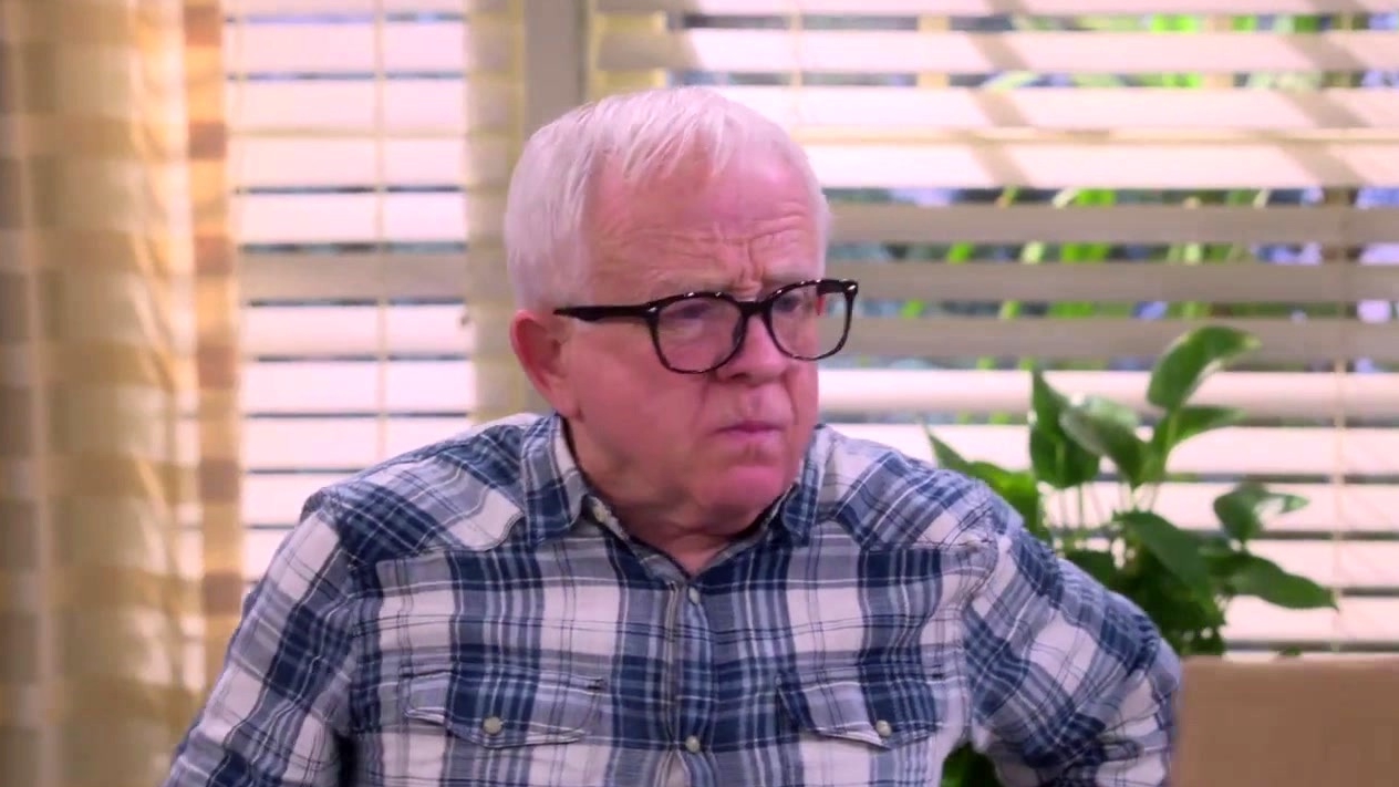The Cool Kids: The Cool Kids Transform Sid's Apartment