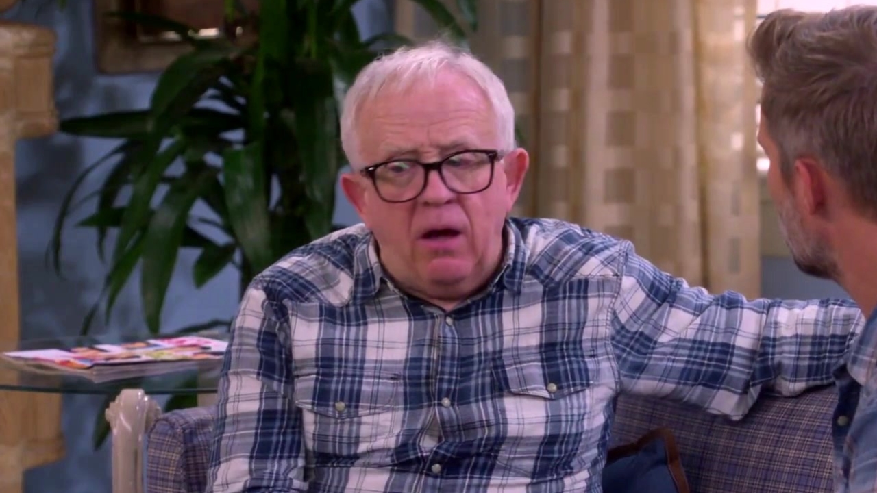 The Cool Kids: Sid Makes Up A Fake Girlfriend
