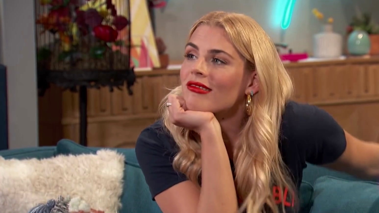 Busy Tonight: Busy Philipps Helps Vanessa Hudgens To Surprise Ig Followers Irl