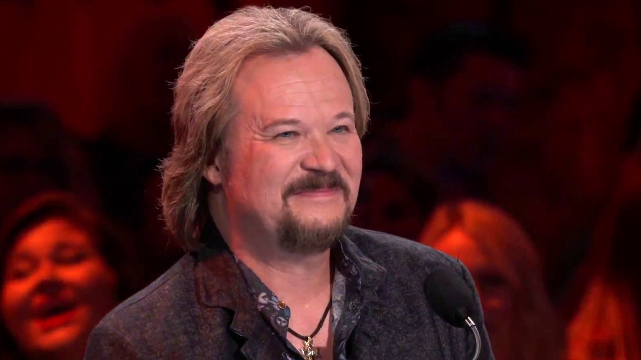 Real Country: Frank Ray Performs I Like It, I Love It