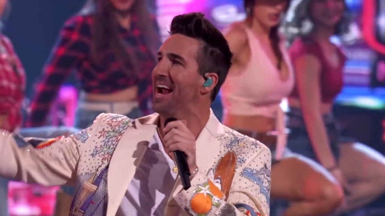 Real Country: Jake Owen Performs Down To The Honkytonk