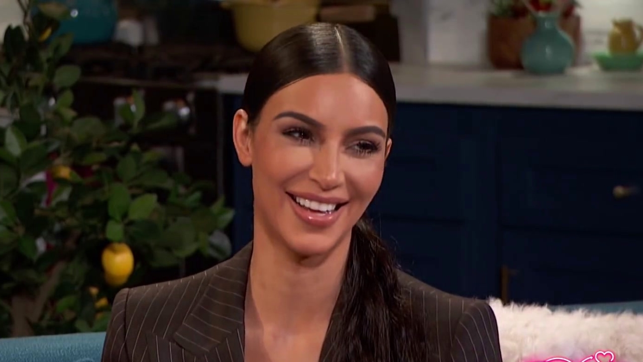 Busy Tonight: Kim Kardashian Texts Kylie During Busy's Goodnight Song