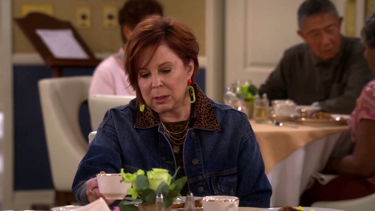 The Cool Kids: Margaret Can't Believe Hank Has A Younger Girlfriend