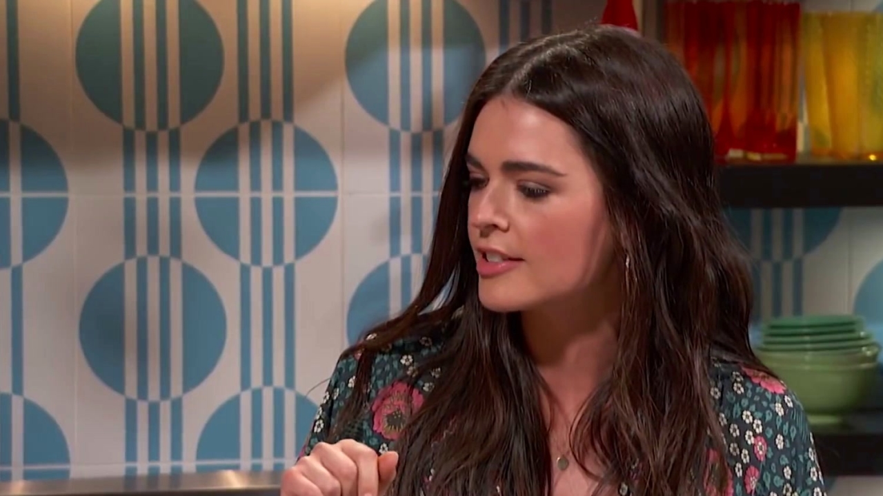 Busy Tonight: Busy Philipps & Katie Lee Cook A Spaghetti Pie