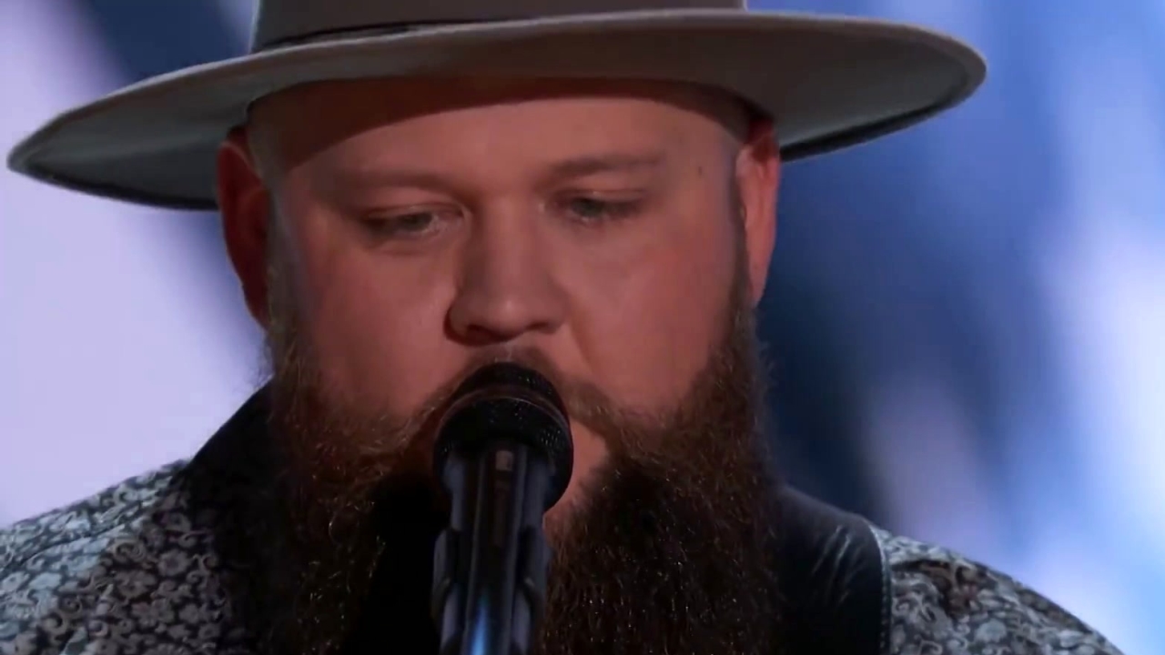 Real Country: Larry Fleet Performs You Look Good