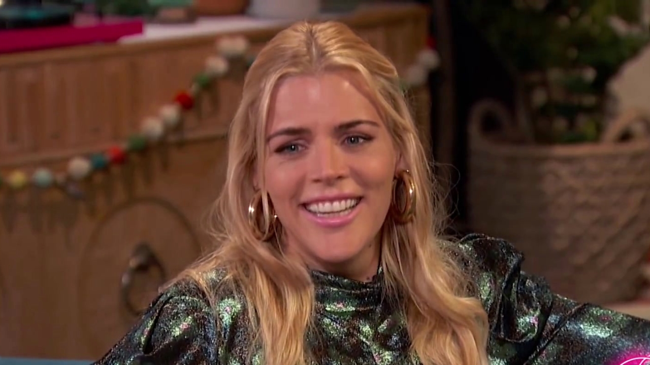 Busy Tonight: Julie Bowen Explains Why Dating Is Terrifying