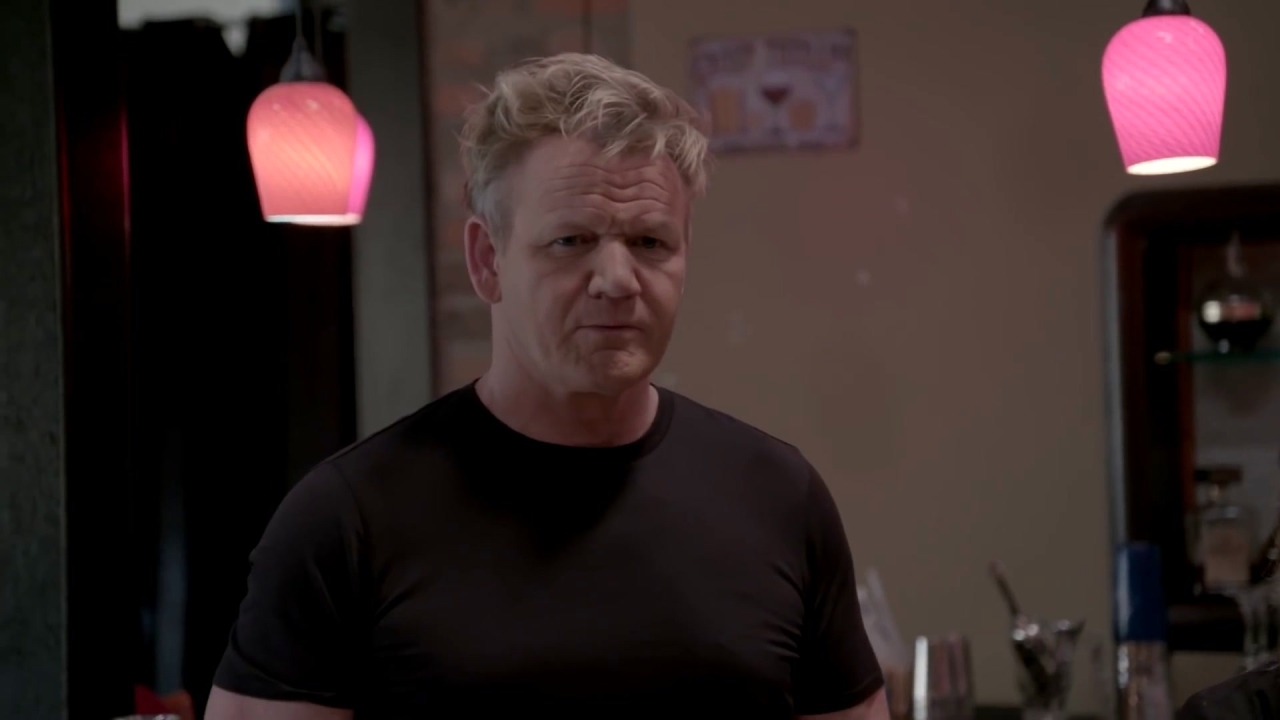 Gordon Ramsay's 24 Hours Te Hell & Back: A Cook Is Spitting In The Food