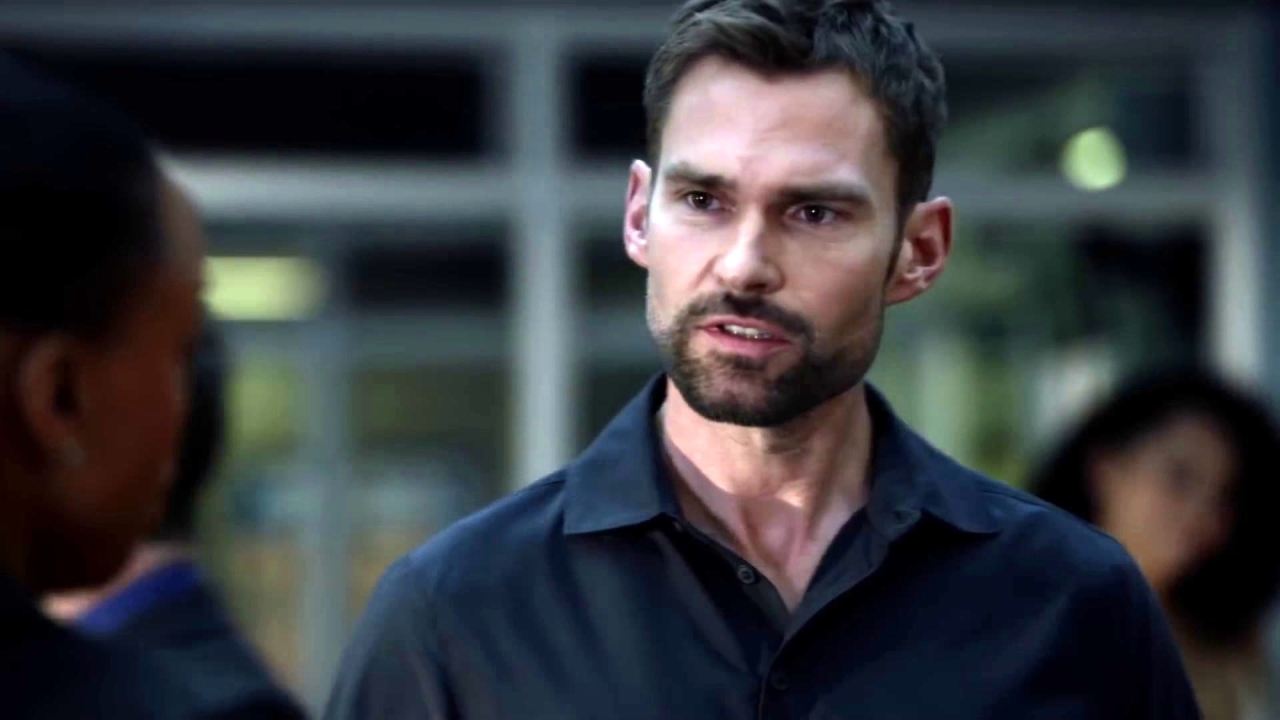 Lethal Weapon: Cole Mistakes The Senator For A Call Girl