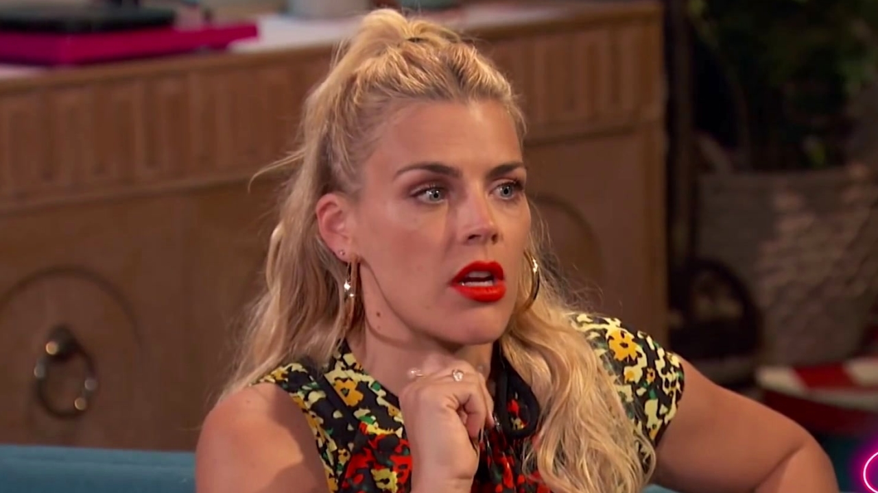 Busy Tonight: Julia Roberts Tried Playing Matchmaker For Connie