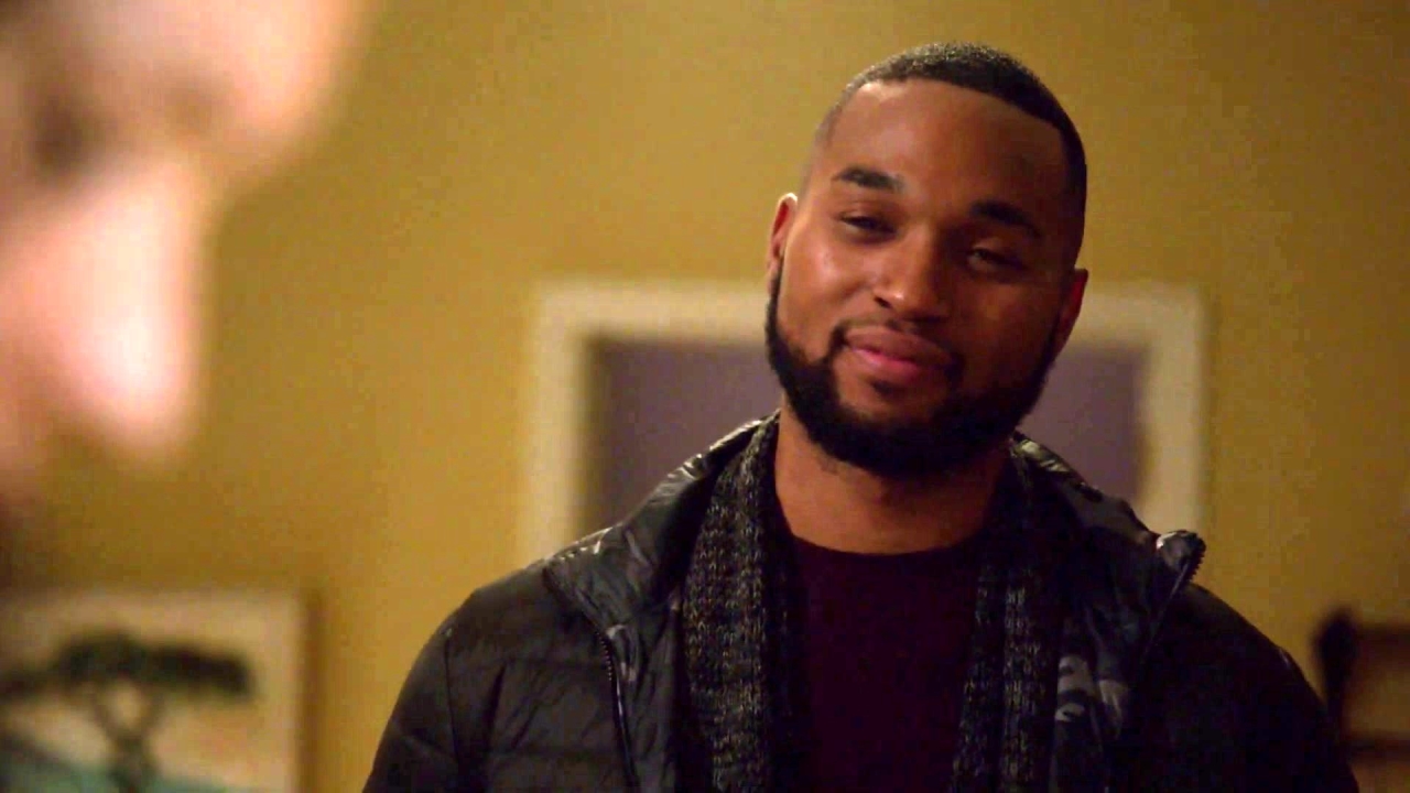 Chicago Fire: Tyler Makes A Move On Kidd