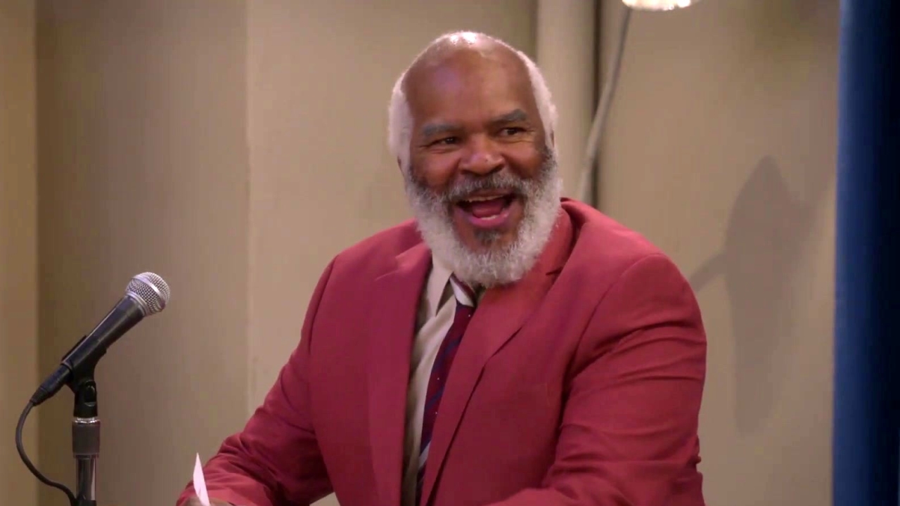 The Cool Kids: Hank Freezes Up During The News