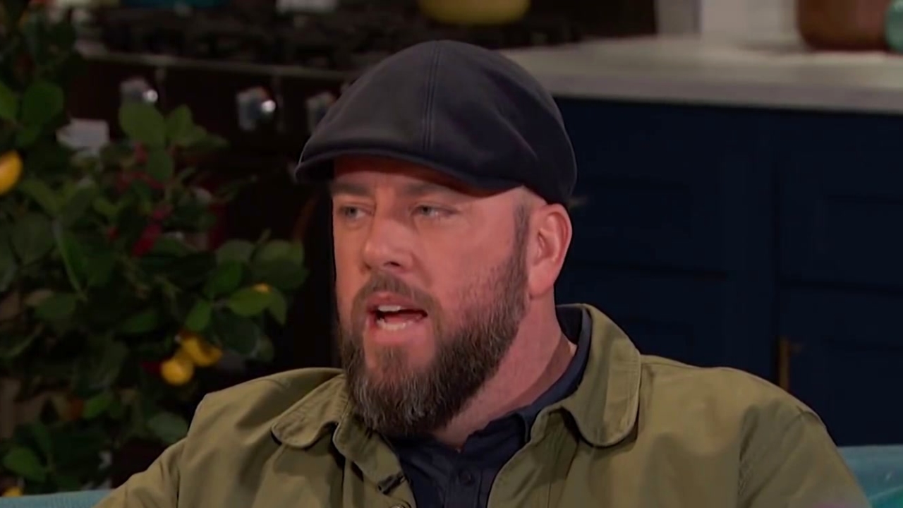 Busy Tonight: Chris Sullivan Proves He Can Rock Any Style Of Hat