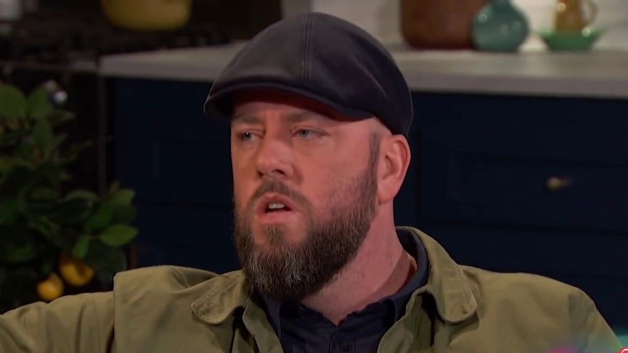 Busy Tonight: Chris Sullivan Has Awesome Style