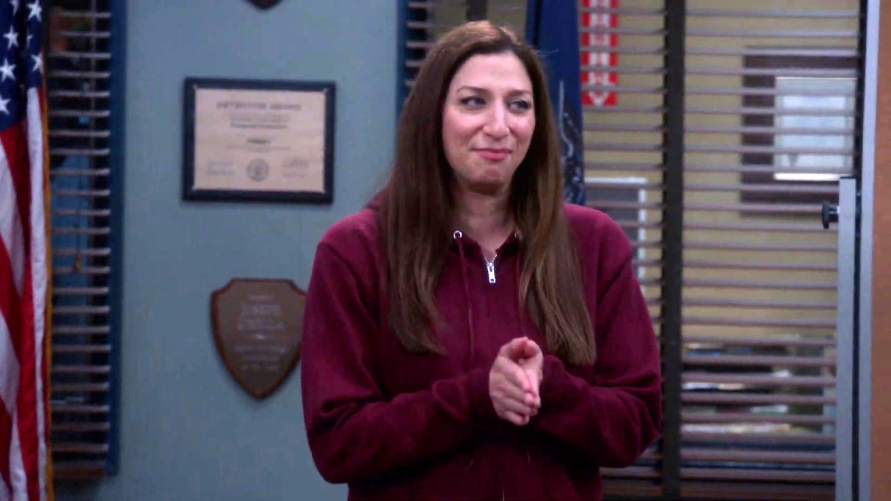 Brooklyn Nine-Nine: Gina Drops Some Hot Moves And Big News