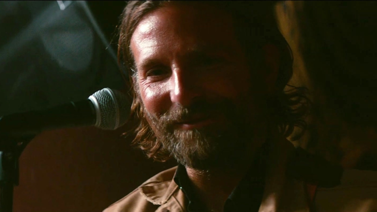 A Star Is Born: Bradley Cooper's Transformation (Featurette)