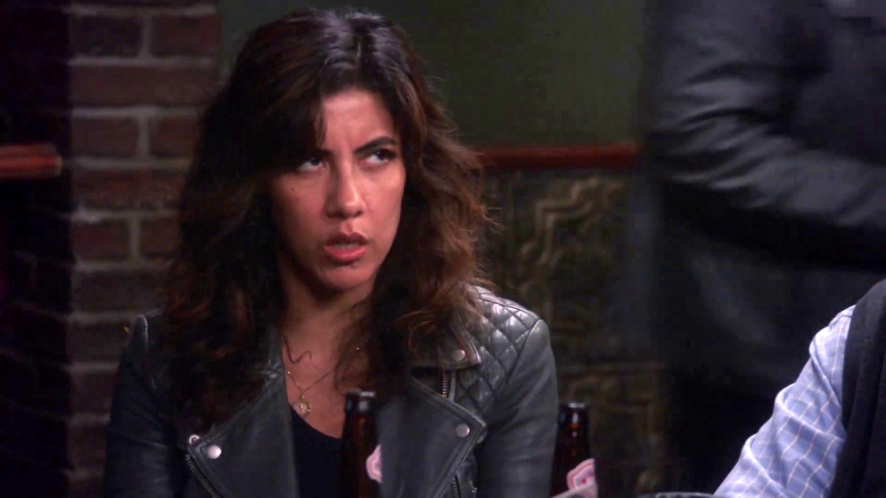 Brooklyn Nine-Nine: Holt Returns To The Bar To Save The Day
