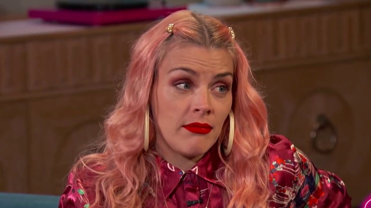 Busy Tonight: Eliza Coupe Describes Her Past Bathroom Attendant Gig