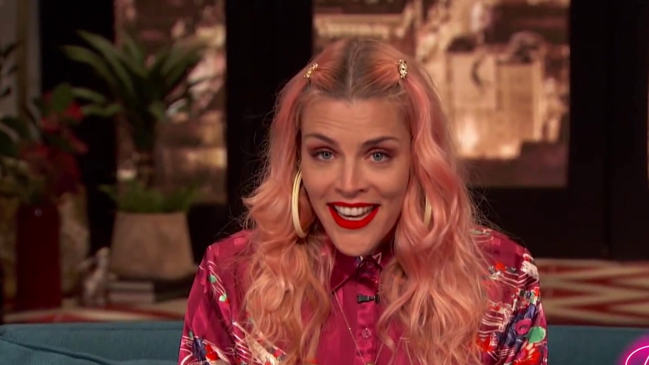 Busy Tonight: Eliza Coupe & Busy Philipps Used To Go Head-To-Head For Roles