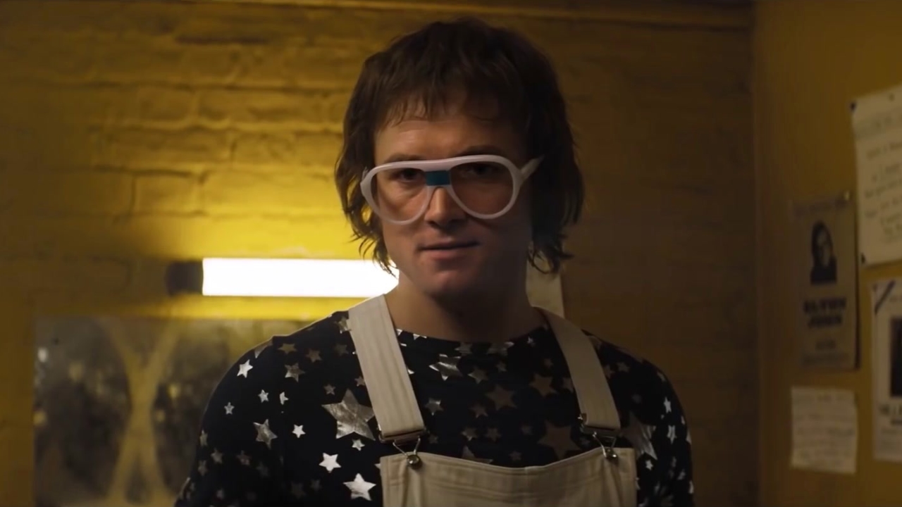 Rocketman: Taron Egerton Is Elton John (Featurette)