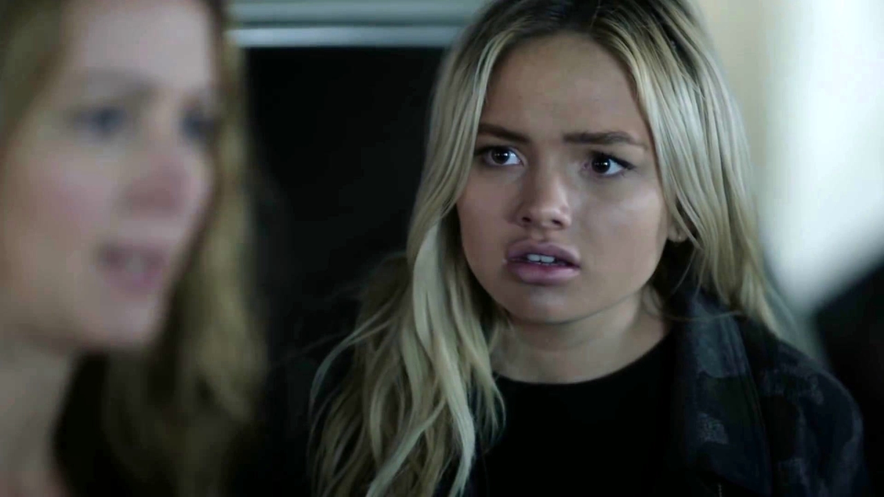 The Gifted: Caitlin & Lauren Try To Escape The Police