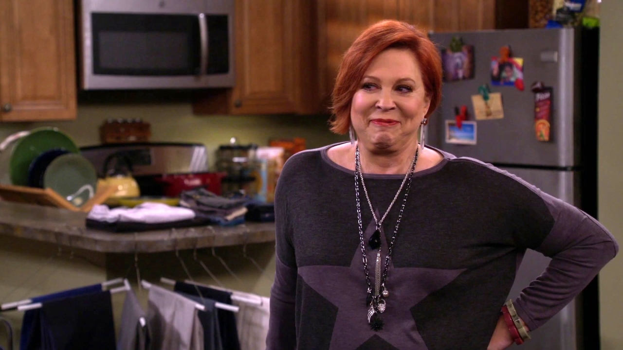 The Cool Kids: Margaret Tries To Persuade Ernie To Go To Prom