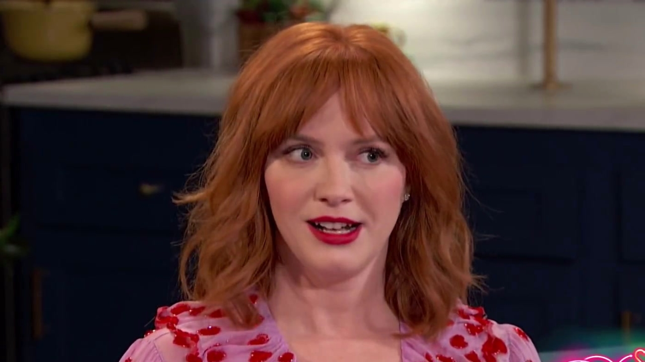 Busy Tonight: Christina Hendricks Receives Sweet Internet Compliments