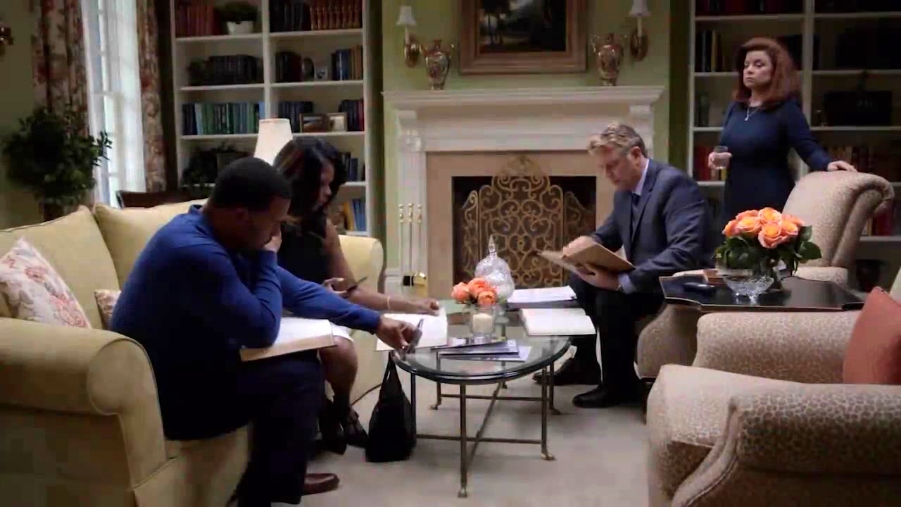 Tyler Perry's The Haves and The Have Nots: Veronica Suspects That David Is Using Her