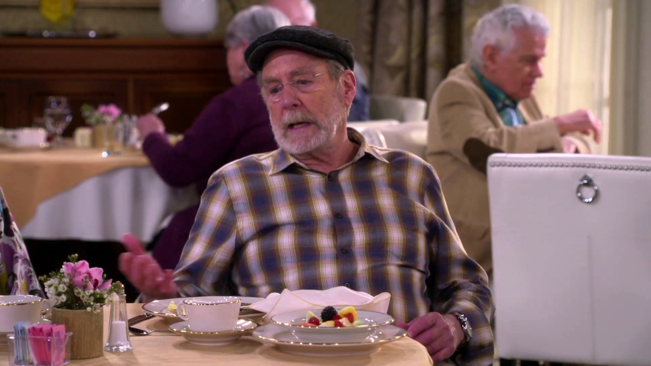 The Cool Kids: Charlie Isn't Sure About His Gift For Kathleen