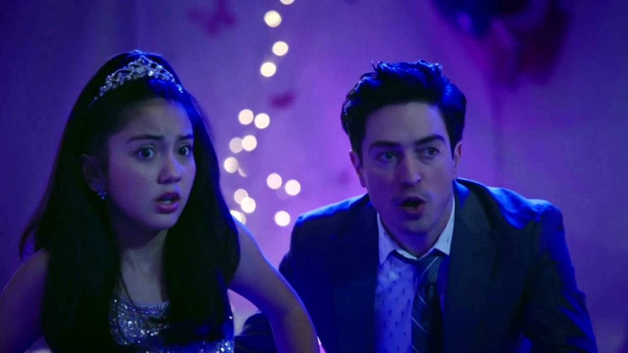 Superstore: Jonah Covers For Amy's High Daughter