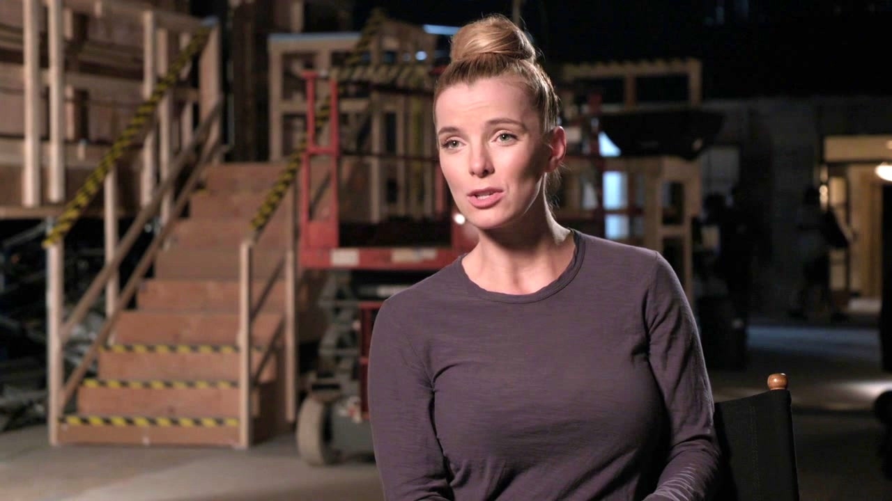 A Dog's Journey: Betty Gilpin On Bailey's Mission