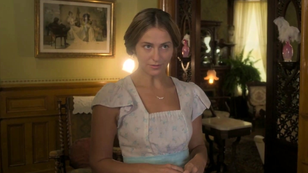 The Lumber Baron: How To Throw Shade With Scout Taylor-Compton (Spot)