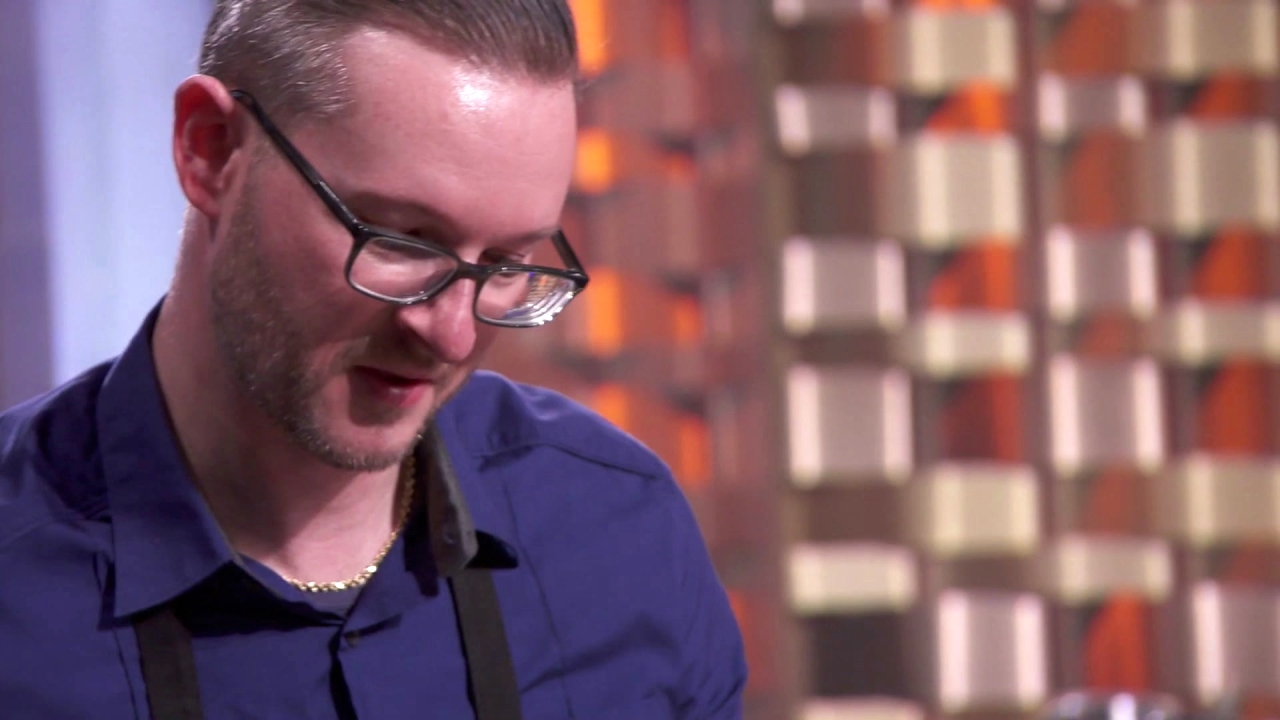 Masterchef: The Contestants Scurry To Finish Plating