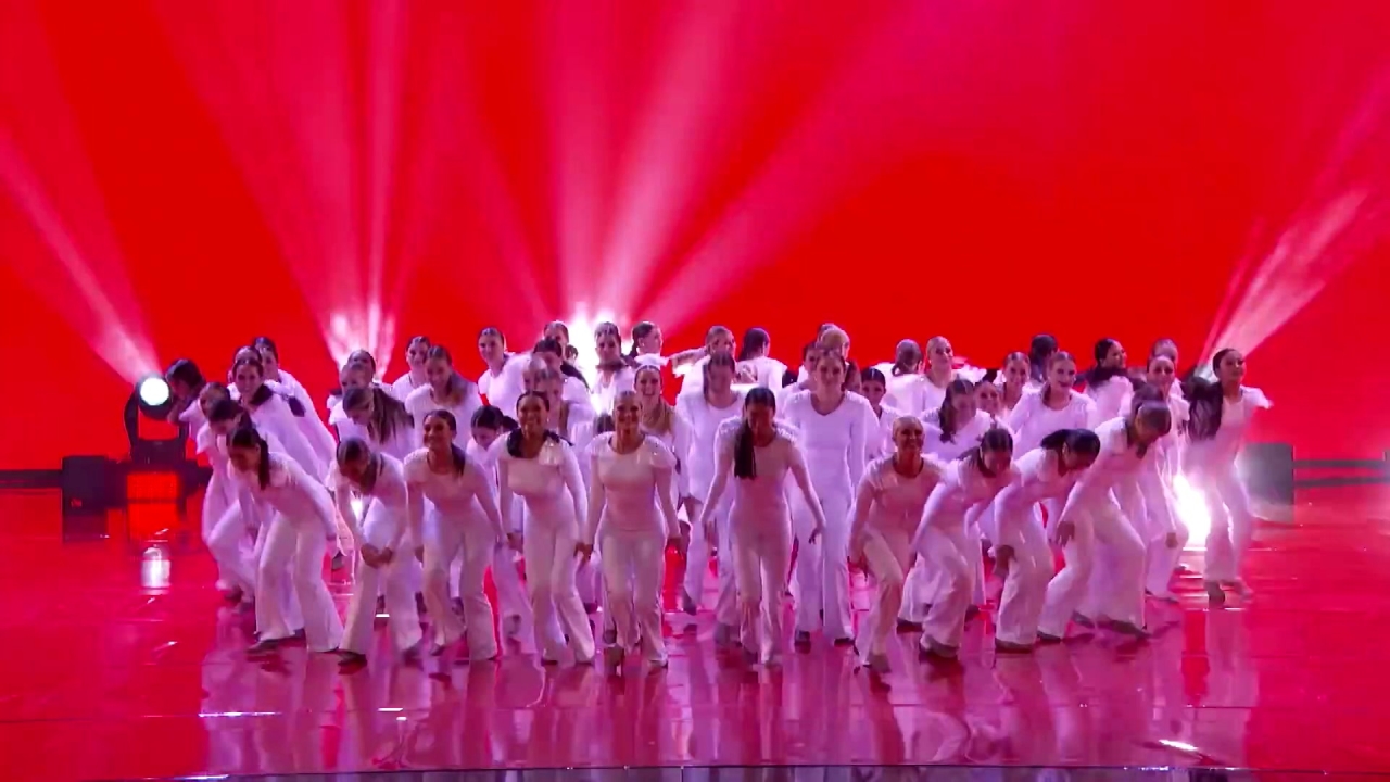 America's Got Talent: Dance Group Emerald Belles Perform Stunning And Synchronized High Kick