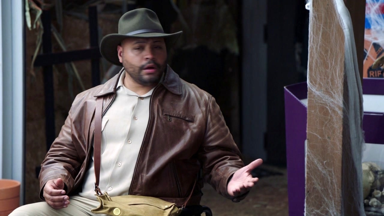 Superstore: Trick-Or-Treat