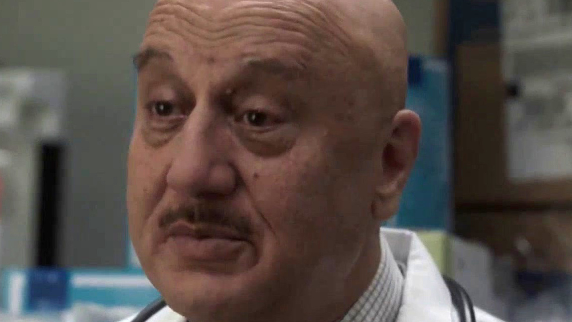 New Amsterdam: Kapoor Knows Just What To Do To Calm Ella