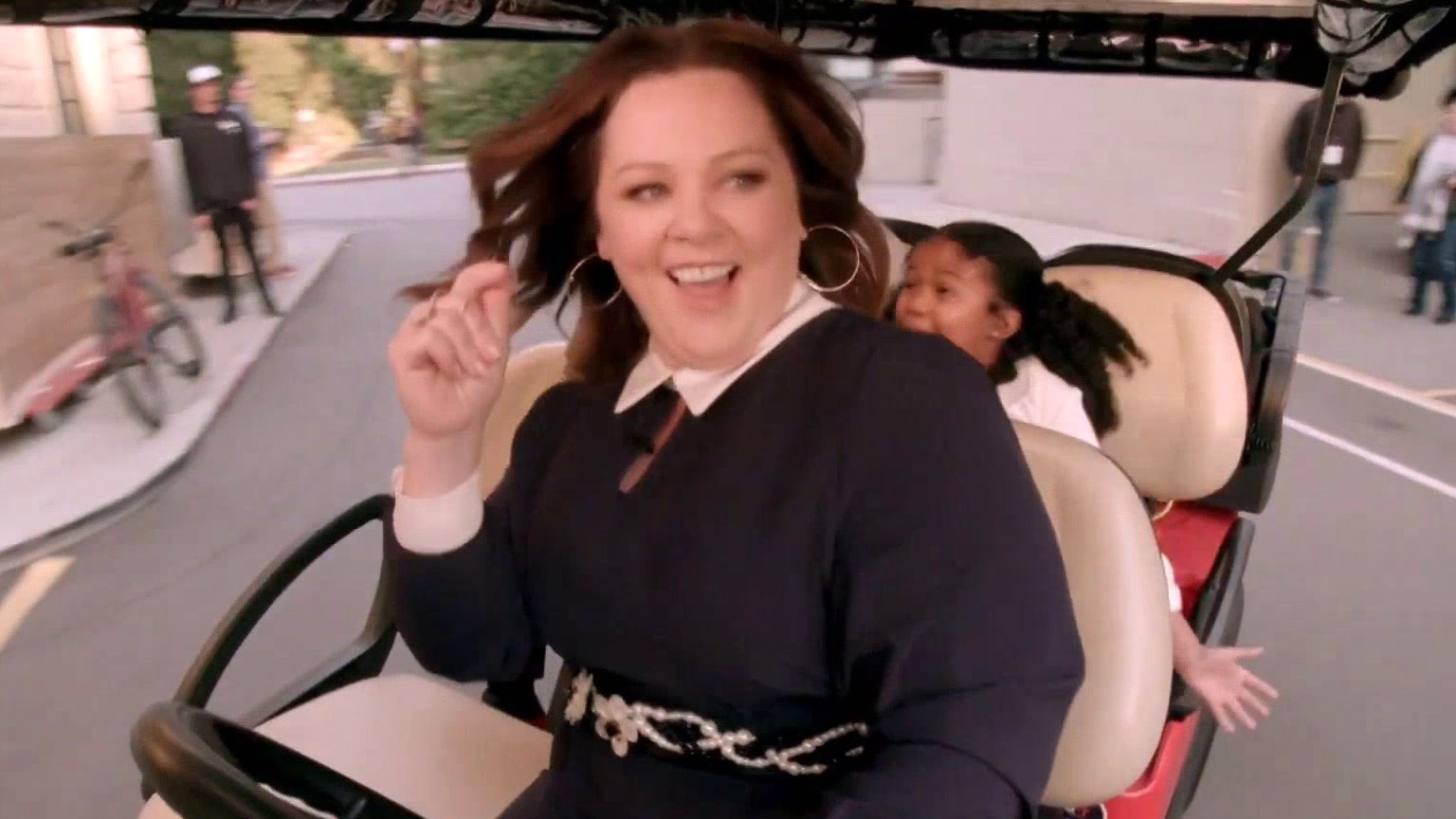 Little Big Shots: Melissa Drives Serenading Brooke And Her Dad Around The Backlot