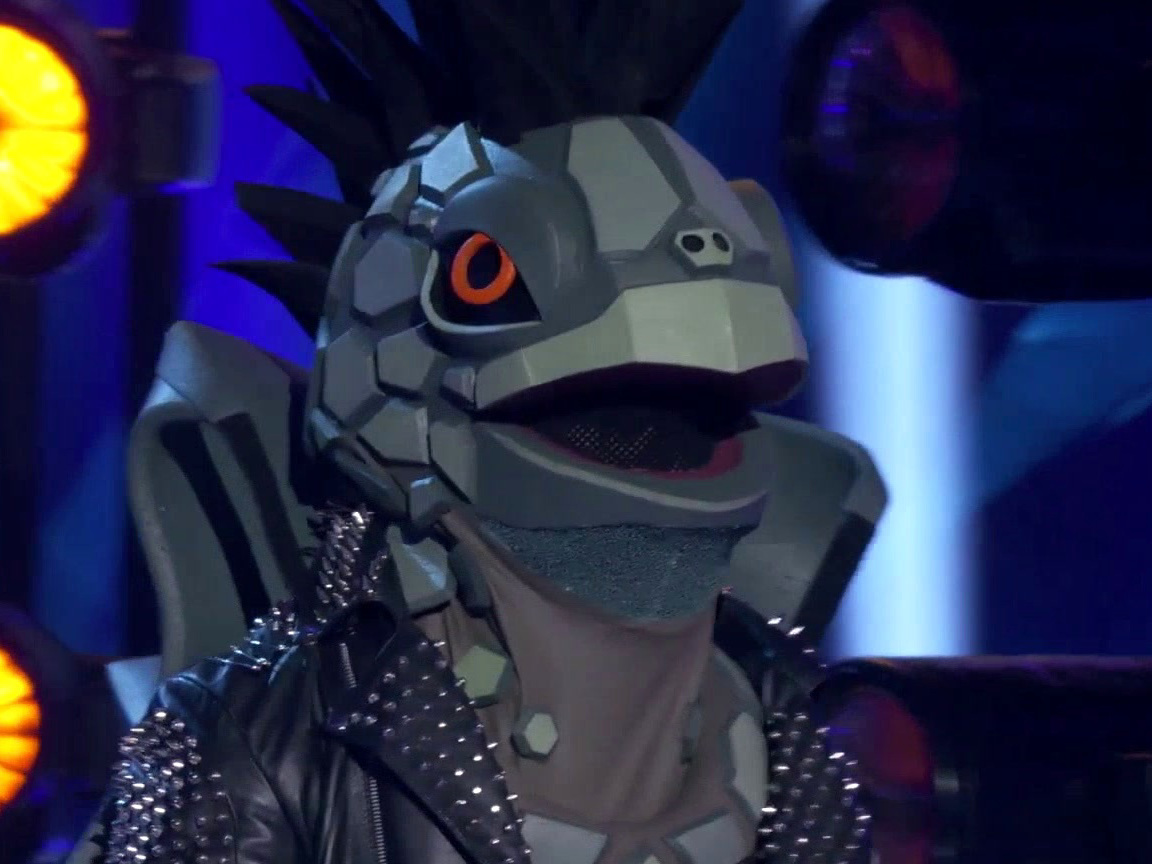 The Masked Singer: Robin Guesses Justin Guarini For Turtle