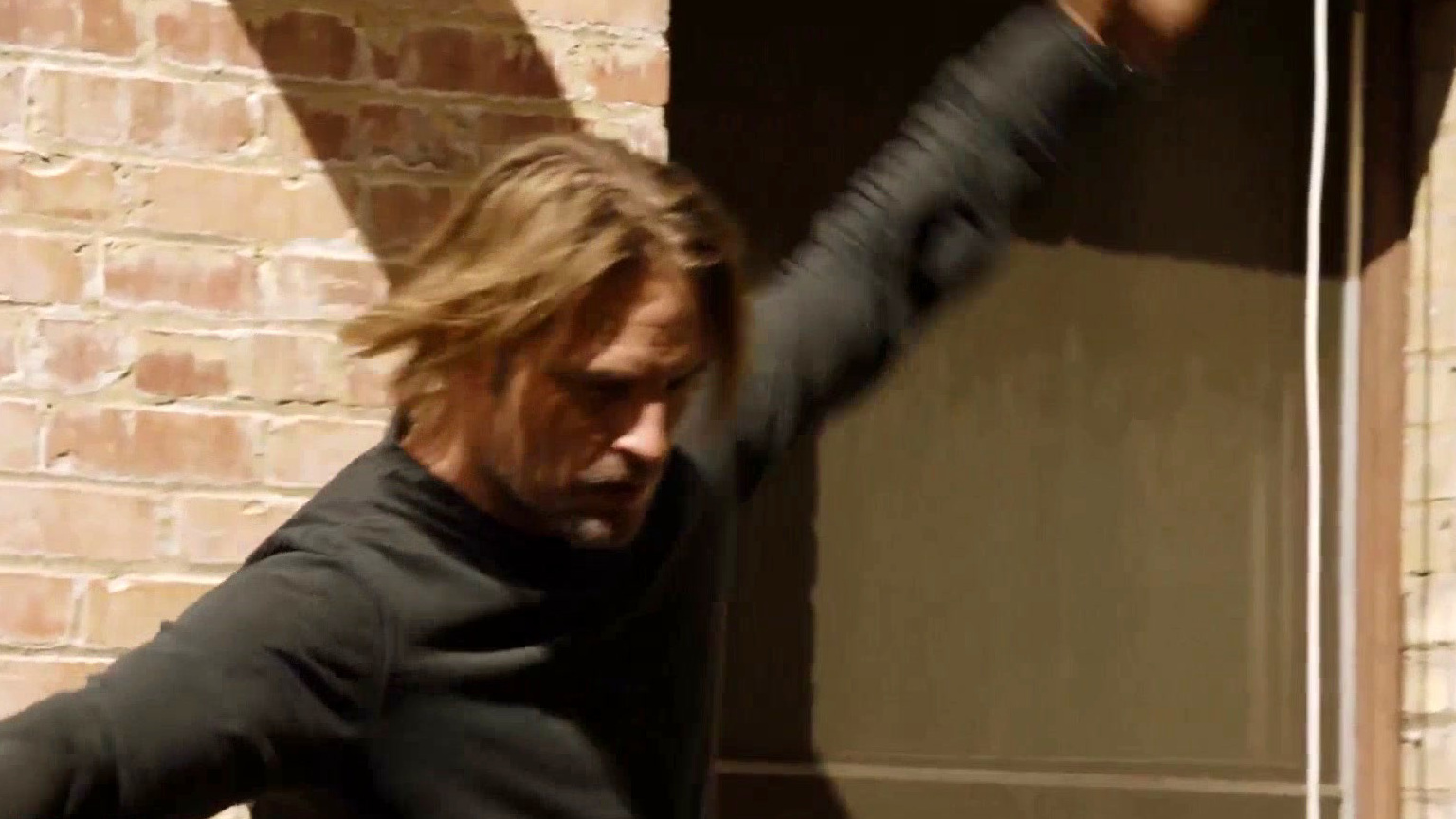Colony: Will Chases A Suspect