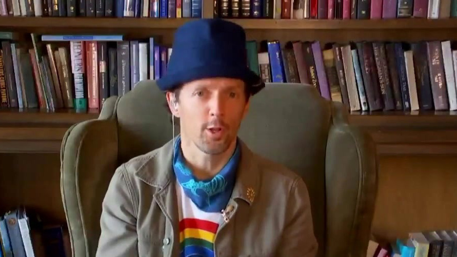 Celebrity Show-Off: Celebrities Read Fan Comments