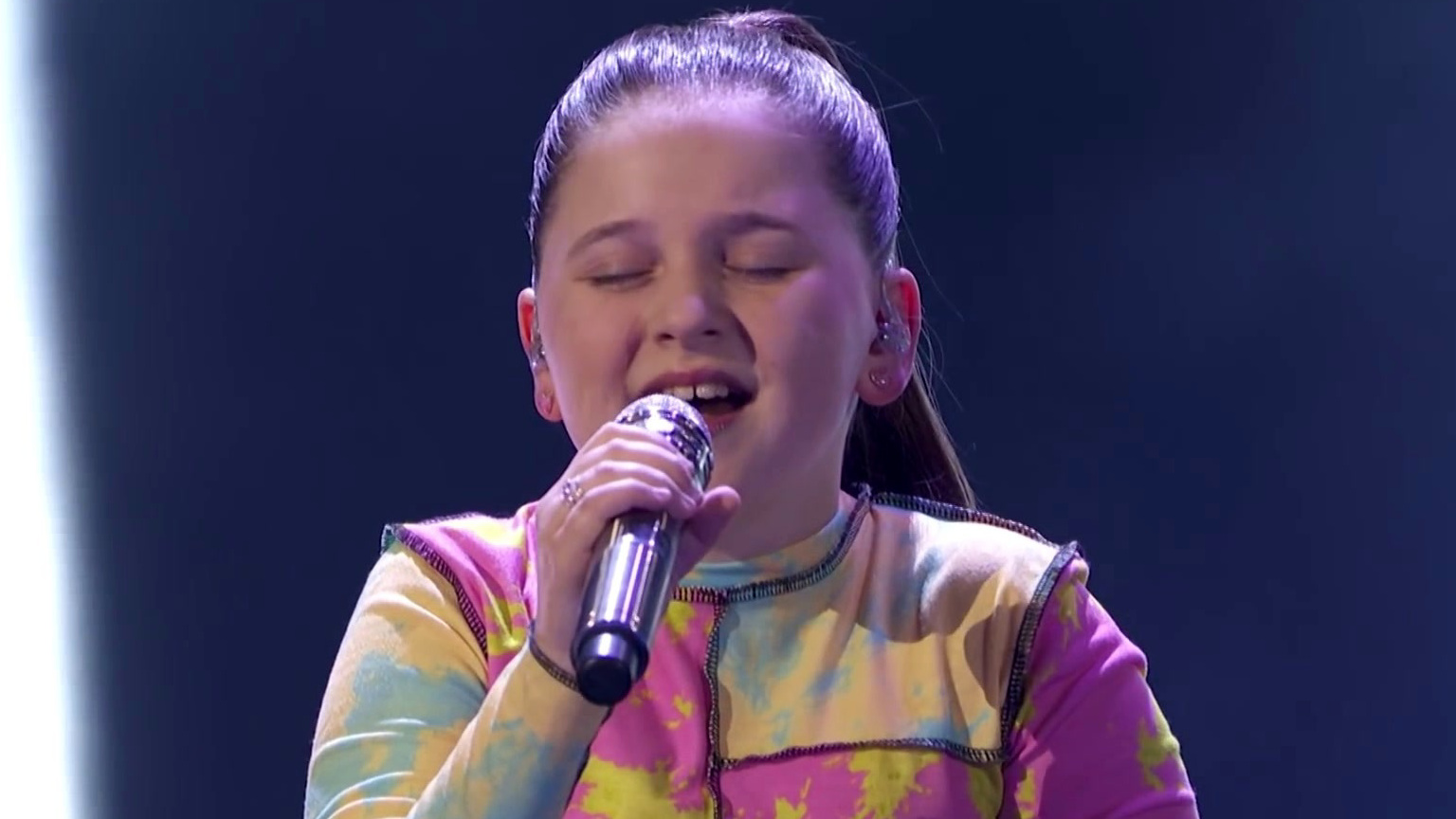 America's Got Talent: 2-Year-Old Annie Jones Sings Rain On Me