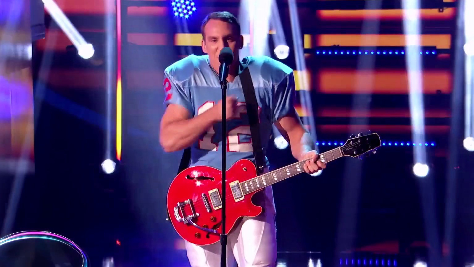 I Can See Your Voice: Football Player Performs Lifestyles Of The Rich & Famous