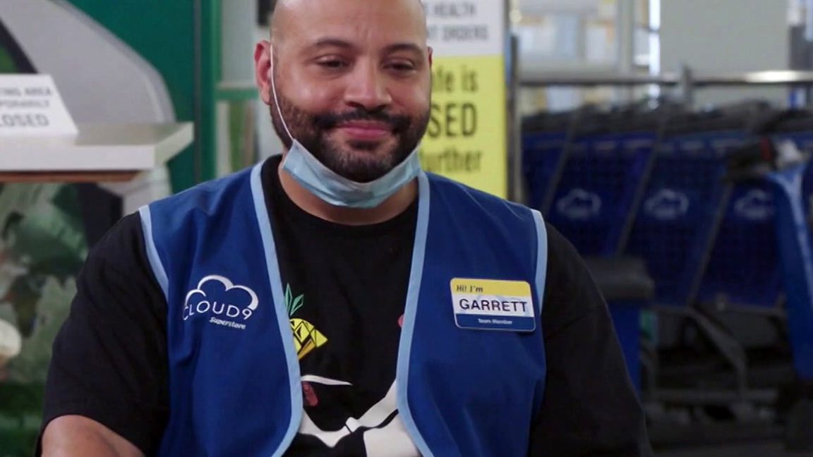 Superstore: Does Garrett Still Have Feelings For Dina?