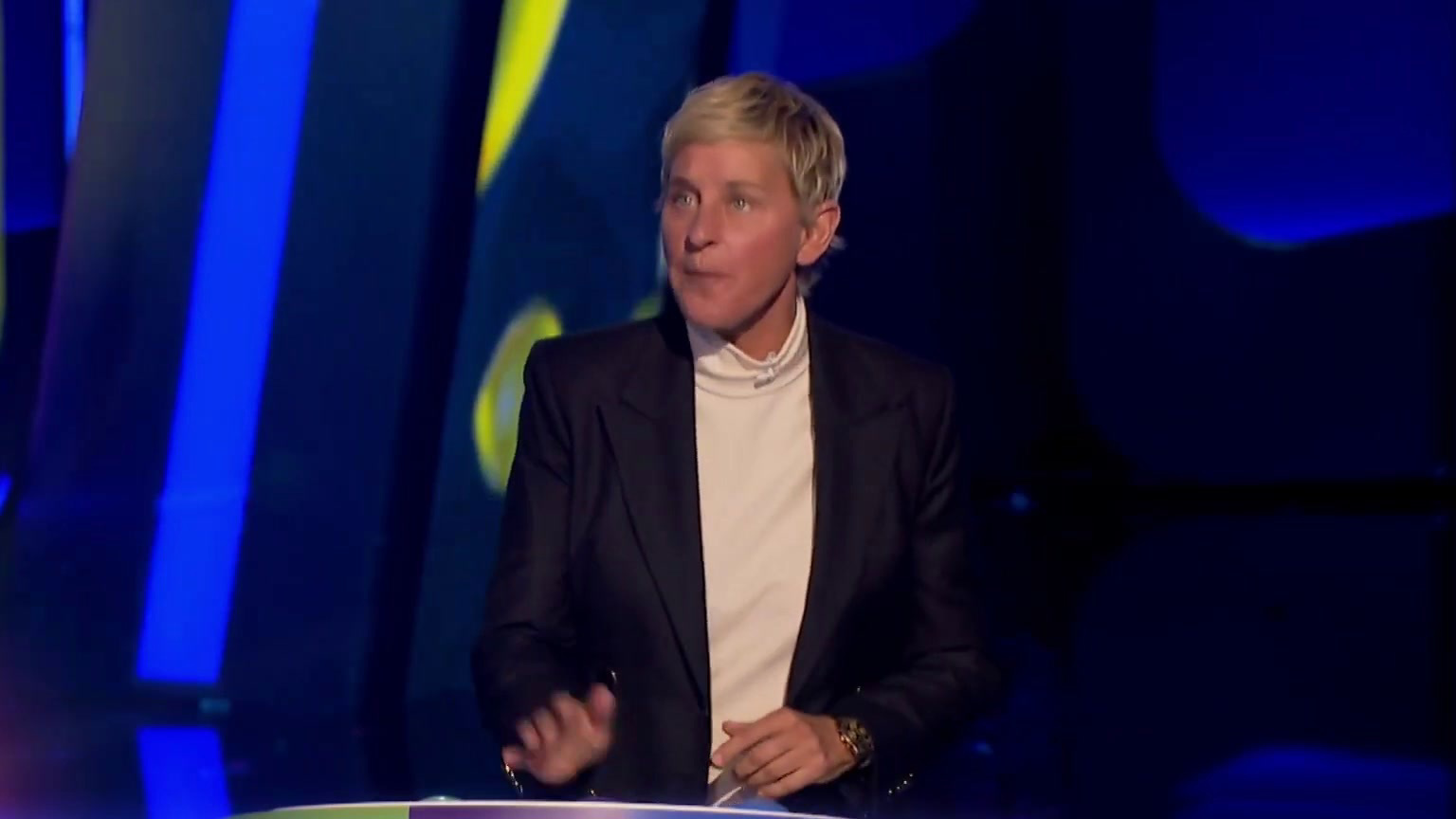 Ellen's Game Of Games: Ellen Has Contestants Use The Pickle Claw