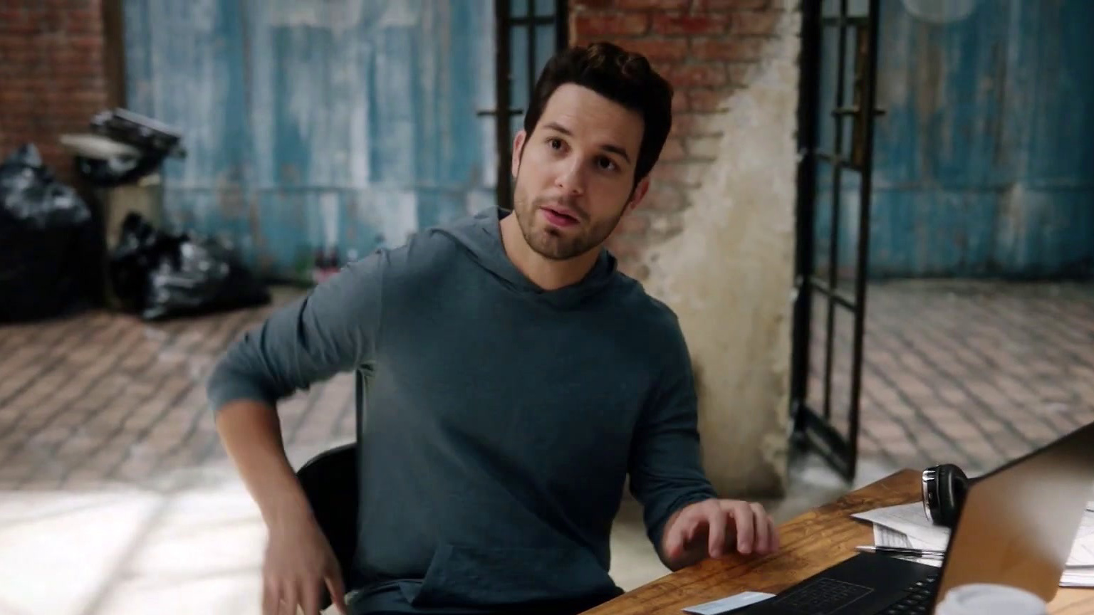 Zoey's Extraordinary Playlist: Mo Proves To Max He Cares About The Restaurant