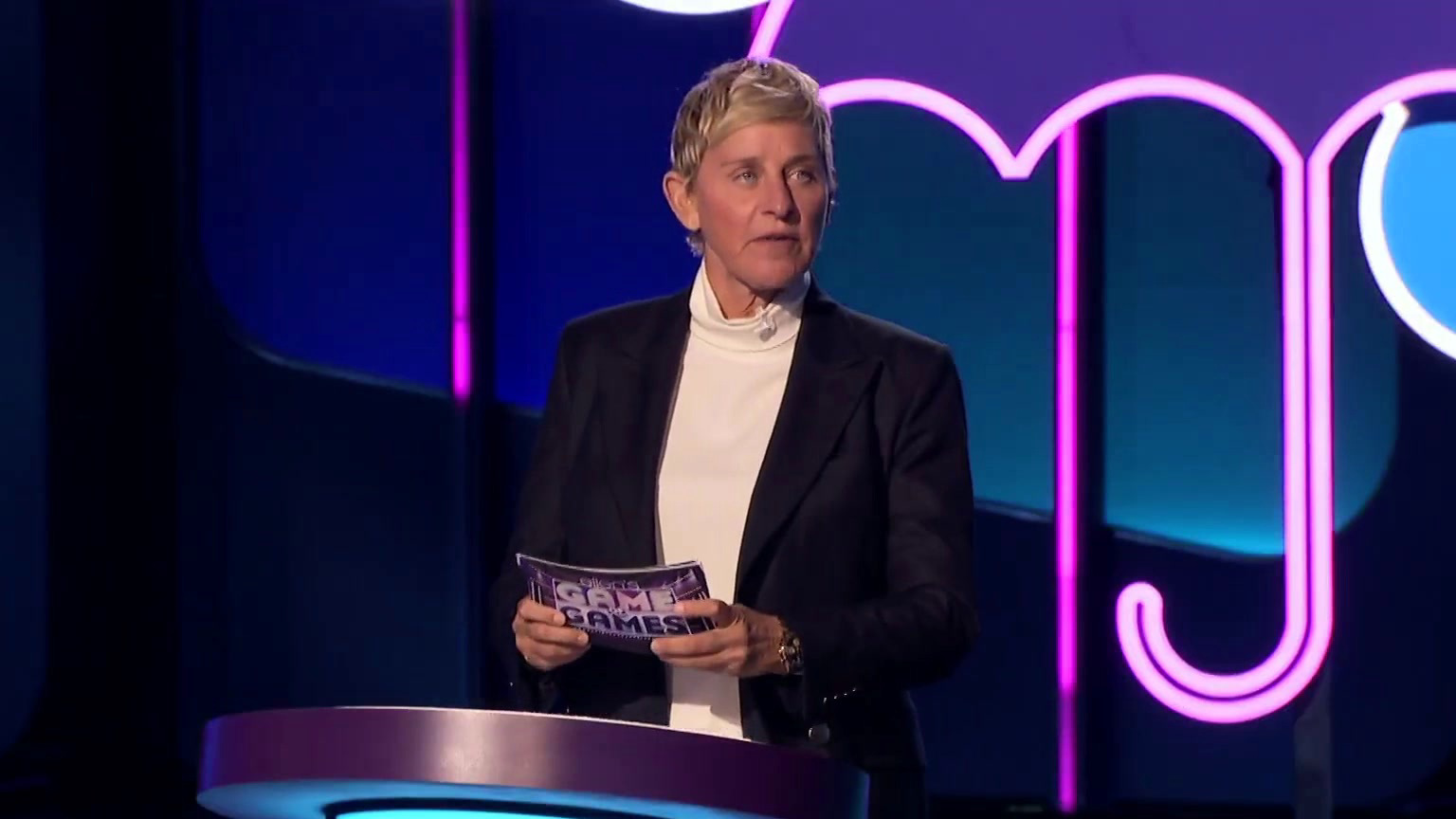 Ellen's Game Of Games: Contestants Pull On Umbrellas Hoping For Confetti
